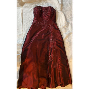 Strapless A line formal dress with intricate beading in burgundy size 10-12
